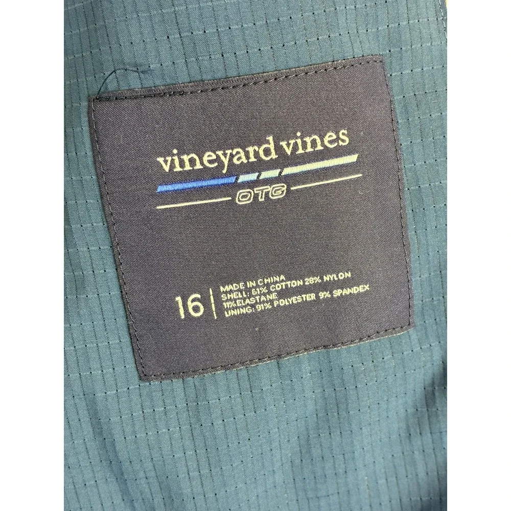 Vineyard Vines no visible